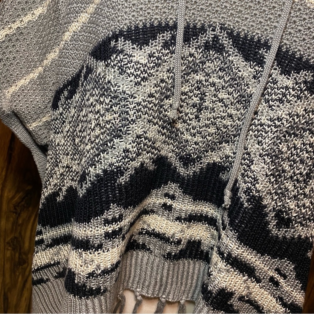 One world Sweater in gray - Picture 2 of 10